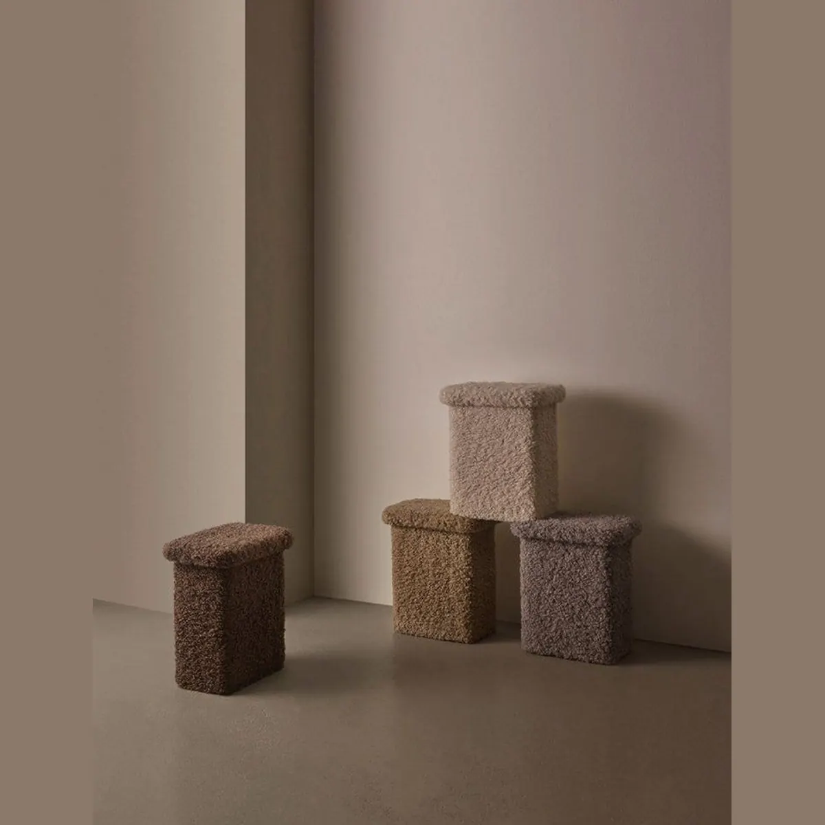 Blomus TEDDY T-Hocker, gepolstert, vielseitig nutzbar, modernes Design 3