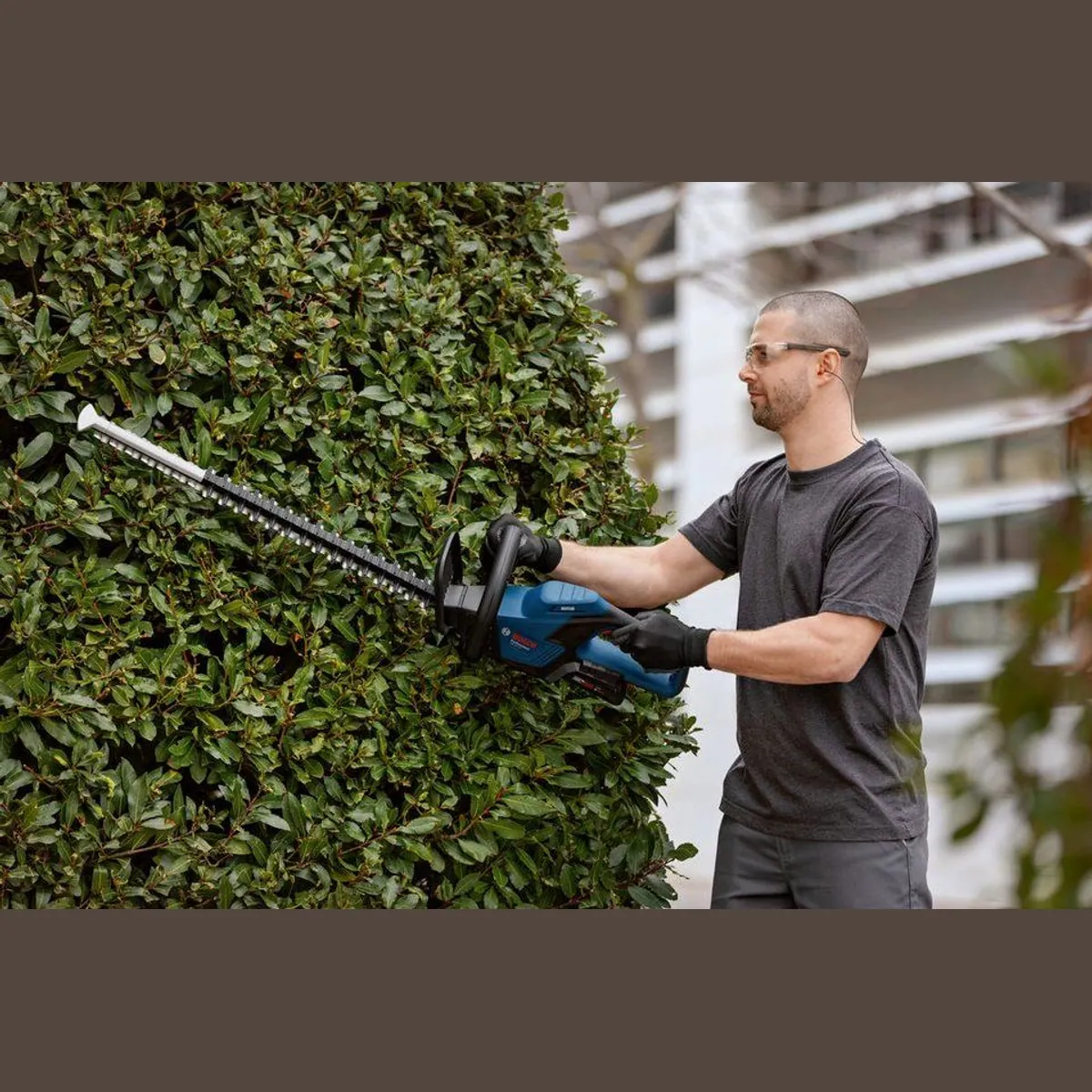 Bosch Professional GHE 18V-50 Akku-Heckenschere, ergonomisch, bürstenlos, leise 2