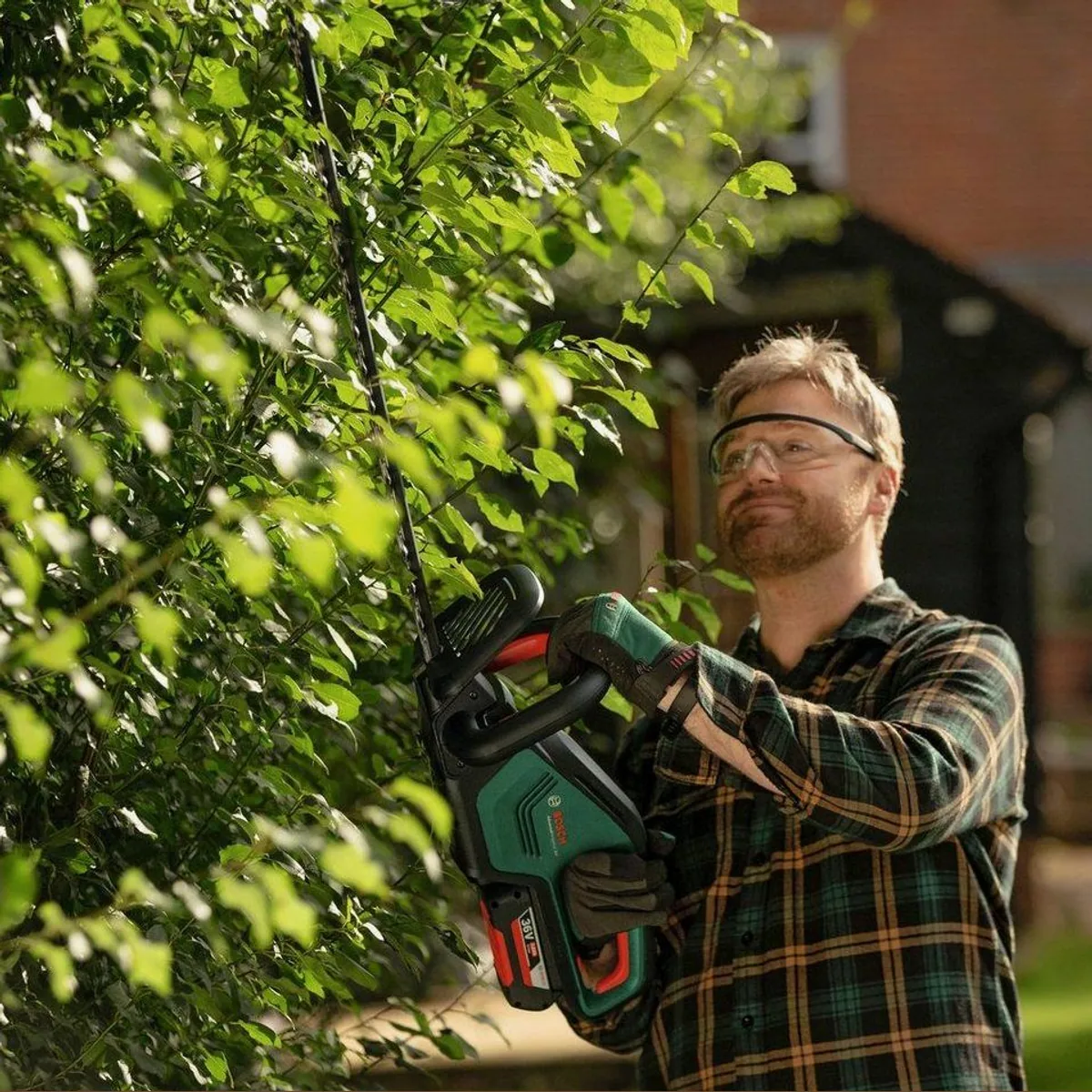 Bosch Home & Garden AdvancedHedgeCut 36V, kabellose Heckenschere, bürstenloser Motor, Anti-Blockier-System 4