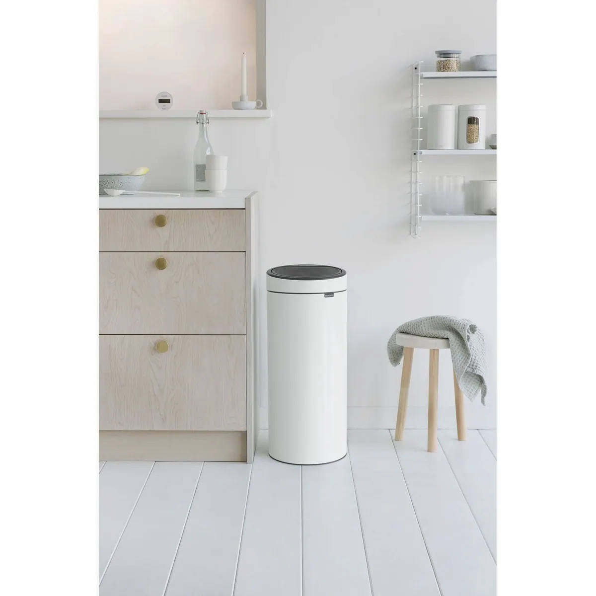Brabantia Touch Bin 30L, kinderleichte Bedienung, robustes Design 2