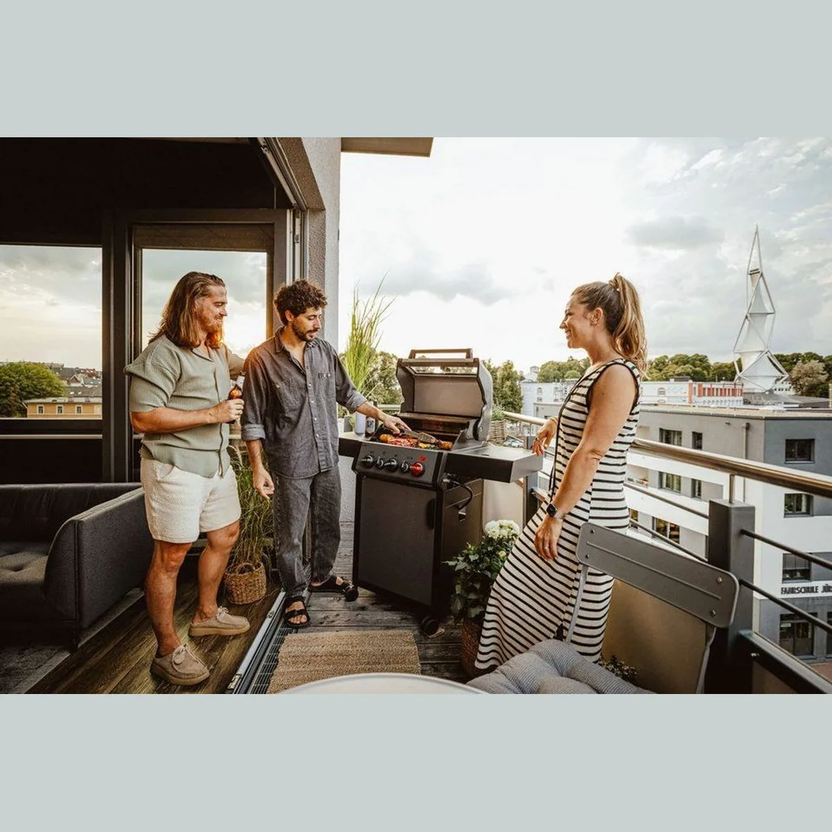 Enders HYDE 3 SIKR Gasgrill, Turbo-Zone, Infrarot-Backburner, Sichtfenster 2
