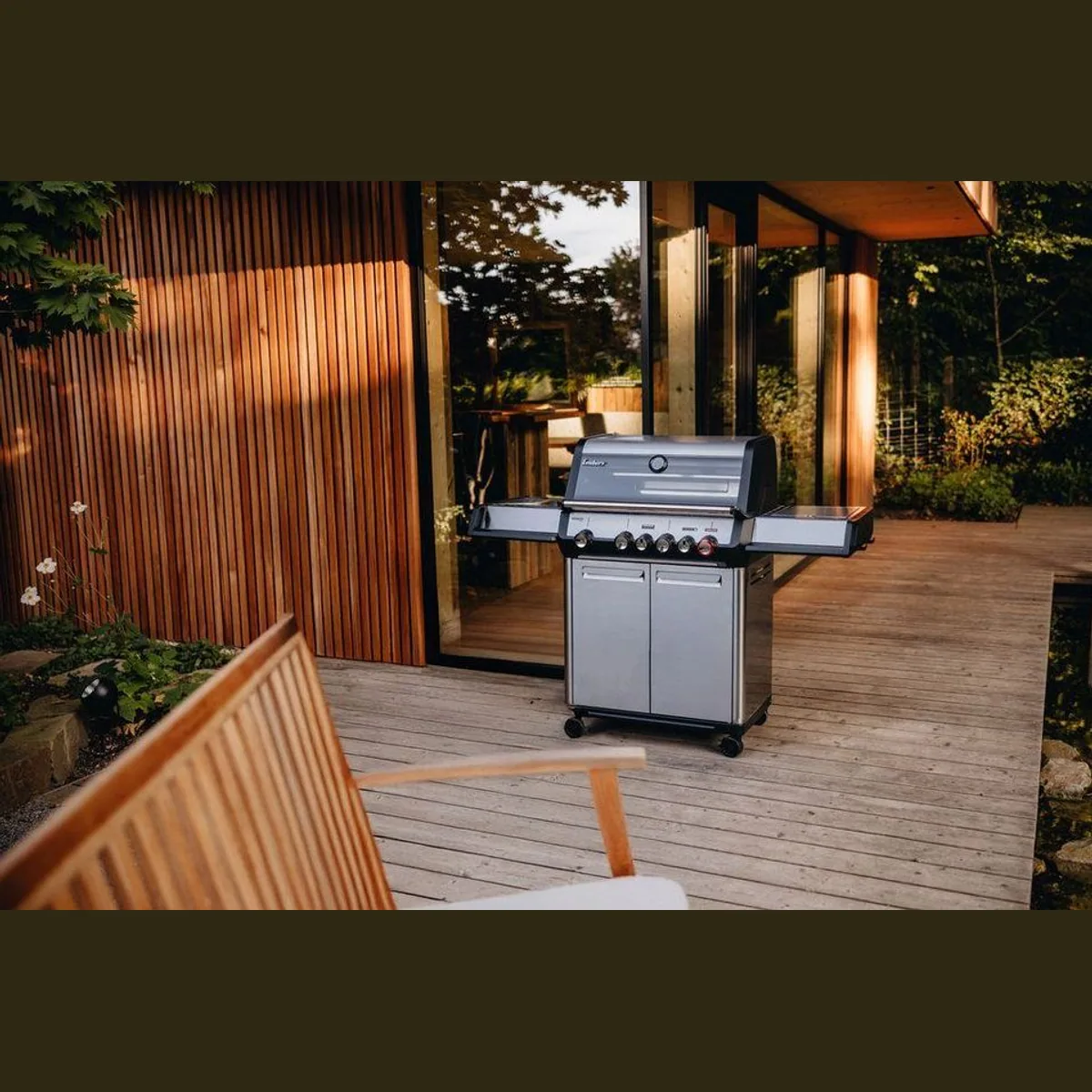 Enders Monroe Pro 4 SIKR Turbo, leistungsstarker Gasgrill mit Sichtfenster und Turbo Zone 2