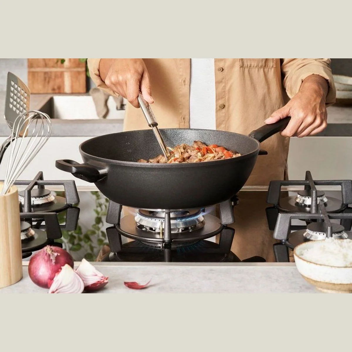 Fissler Adamant Wok, induktionsgeeignet, kratzfeste Antihaft-Beschichtung 2