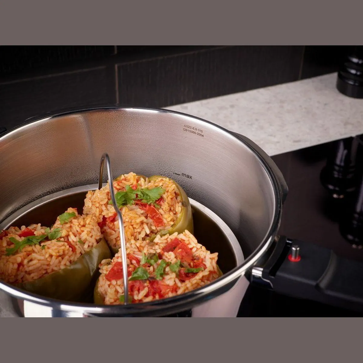Fissler Vitaquick Schnellkochtopf, 2-tlg. Set mit Dünsteinsatz, 4,5/6 Liter 5