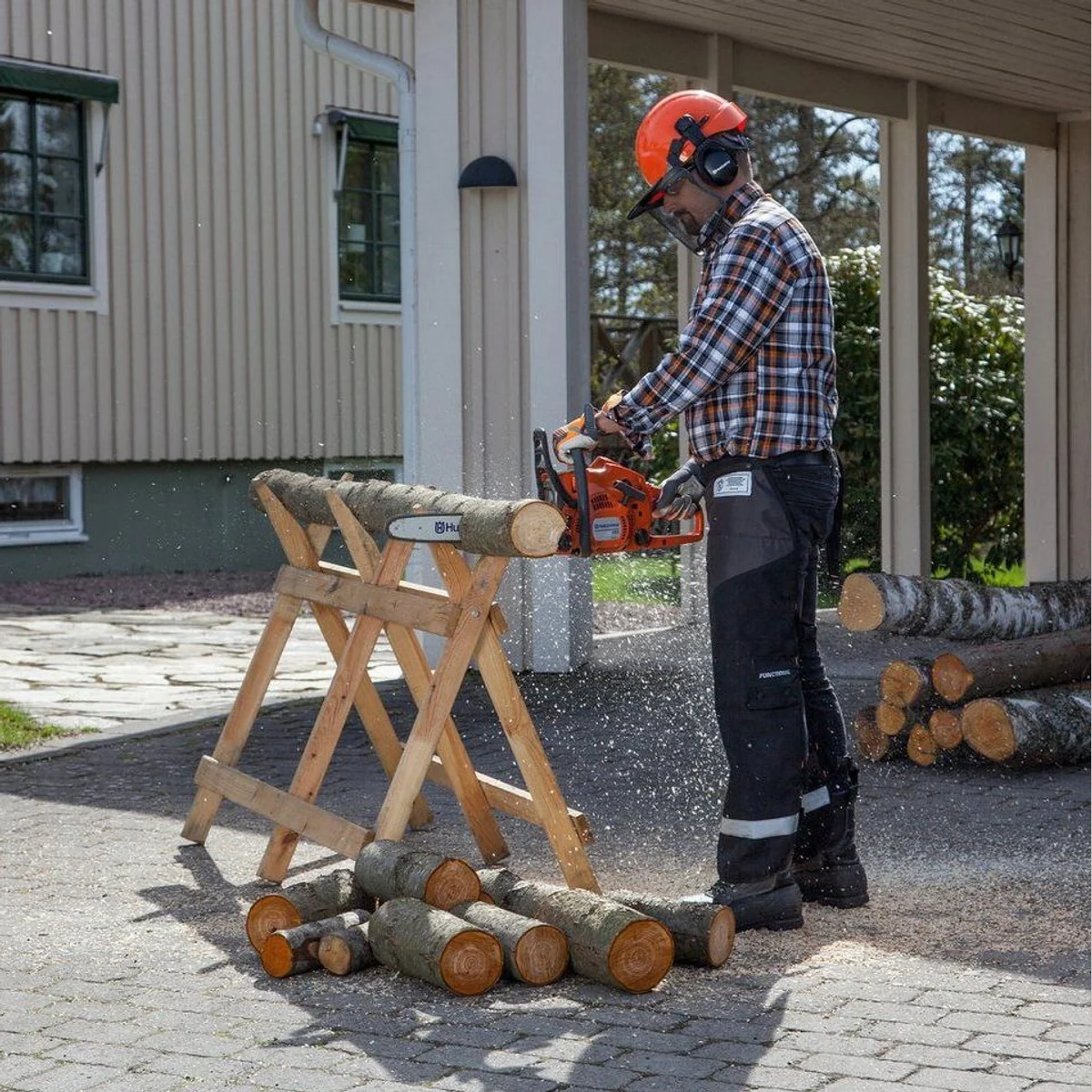 Husqvarna 120 Mark II Benzin-Kettensäge, 35 cm Schwertlänge, X-Torq Motor, LowVib 2