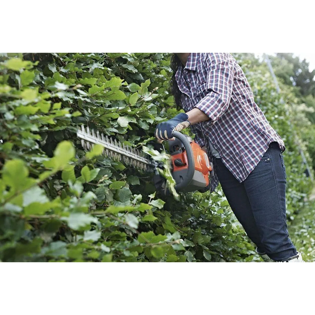 Husqvarna 122HD45 Heckenschere, 45 cm Doppelmesser, leicht startend, präzise Schnittergebnisse 2