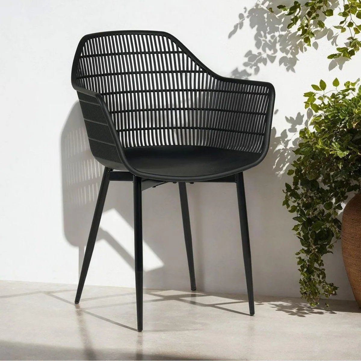 IDIMEX Gartenstuhl MARGHERITA, 4er Set mit Armlehnen — modernes Design, UV-beständig, pflegeleicht