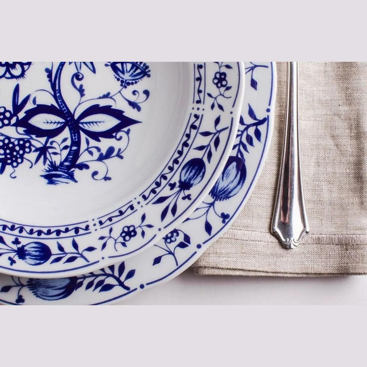 KAHLA Zwiebelmuster Tafelservice, 12-teilig, für 6 Personen — Porzellan, Made in Germany, zeitloses Design 2