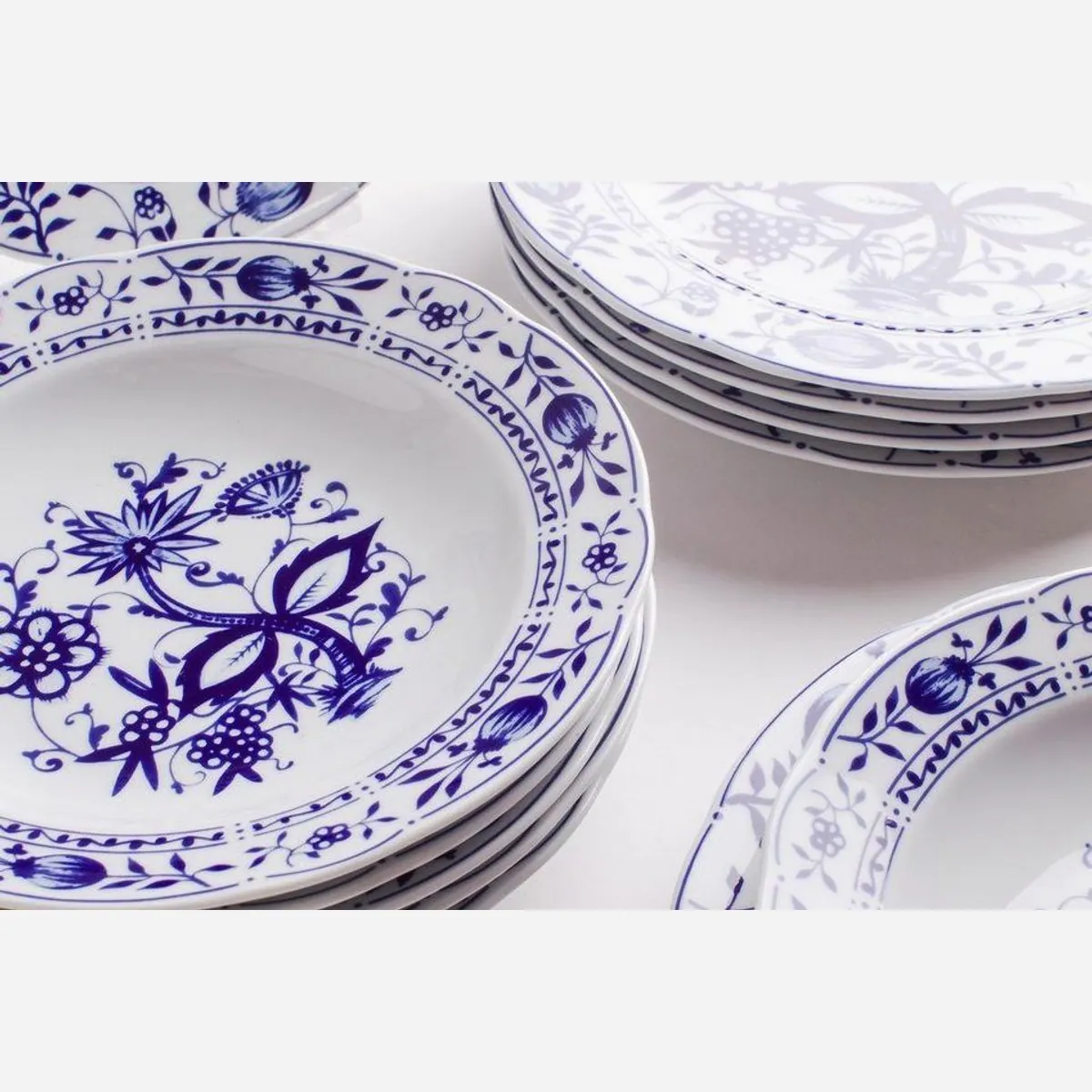 KAHLA Zwiebelmuster Tafelservice, 12-teilig, für 6 Personen — Porzellan, Made in Germany, zeitloses Design 4