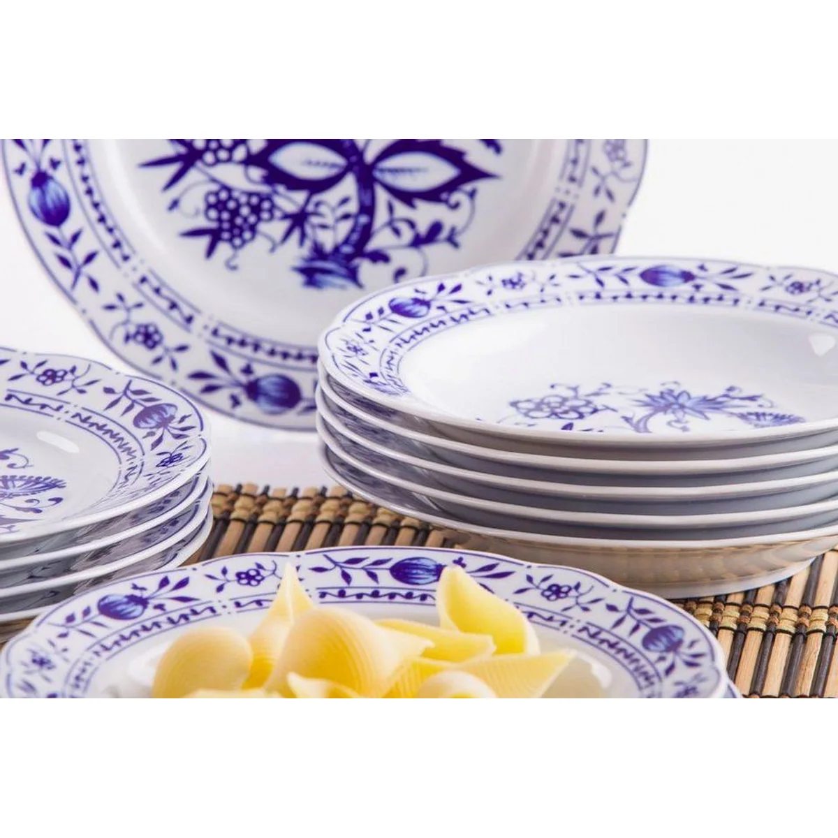 KAHLA Zwiebelmuster Tafelservice, 12-teilig, für 6 Personen — stilvolles Porzellan, Made in Germany 4