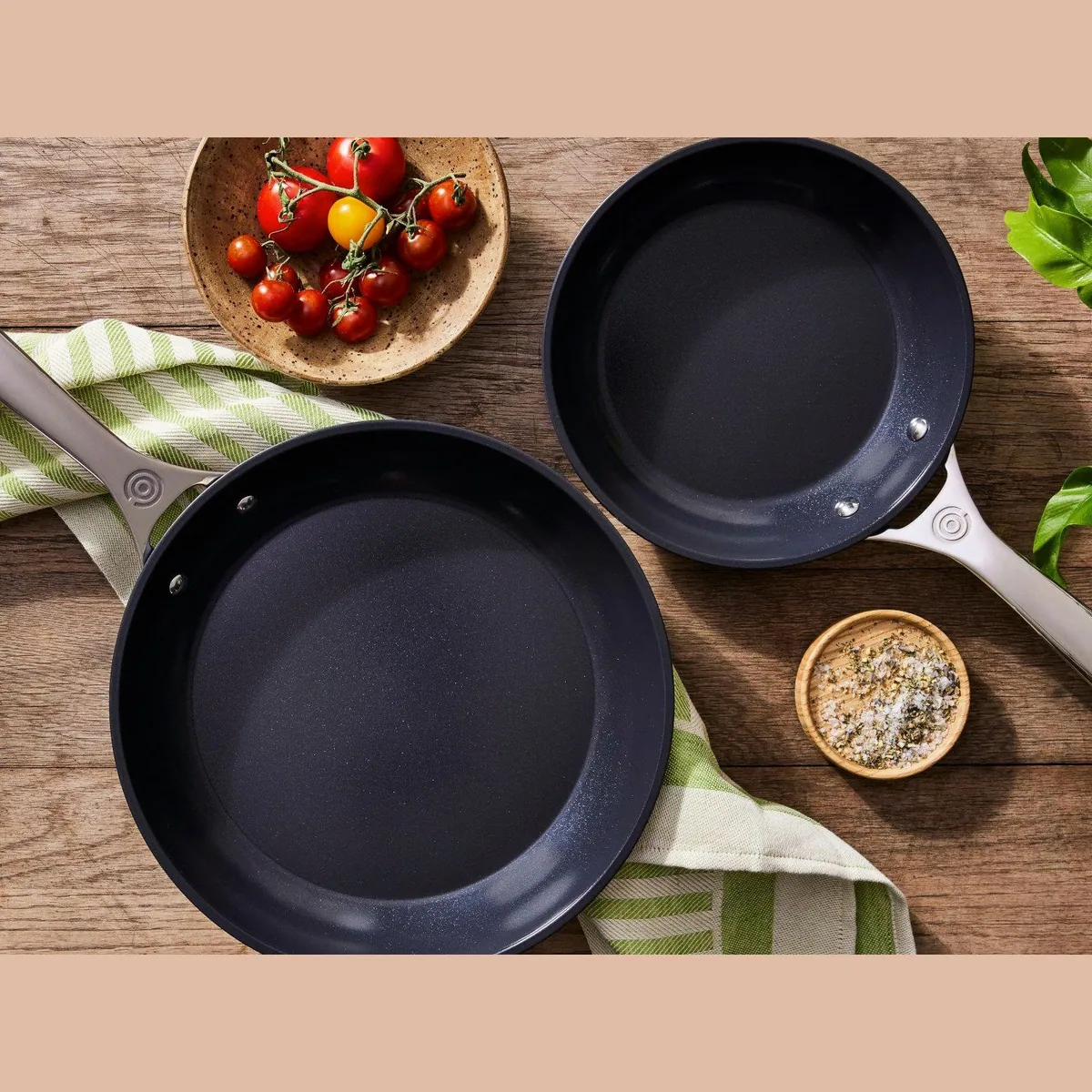Le Creuset Essential Pfannenset, 2-teilig, keramikbeschichtet & leicht zu reinigen 3