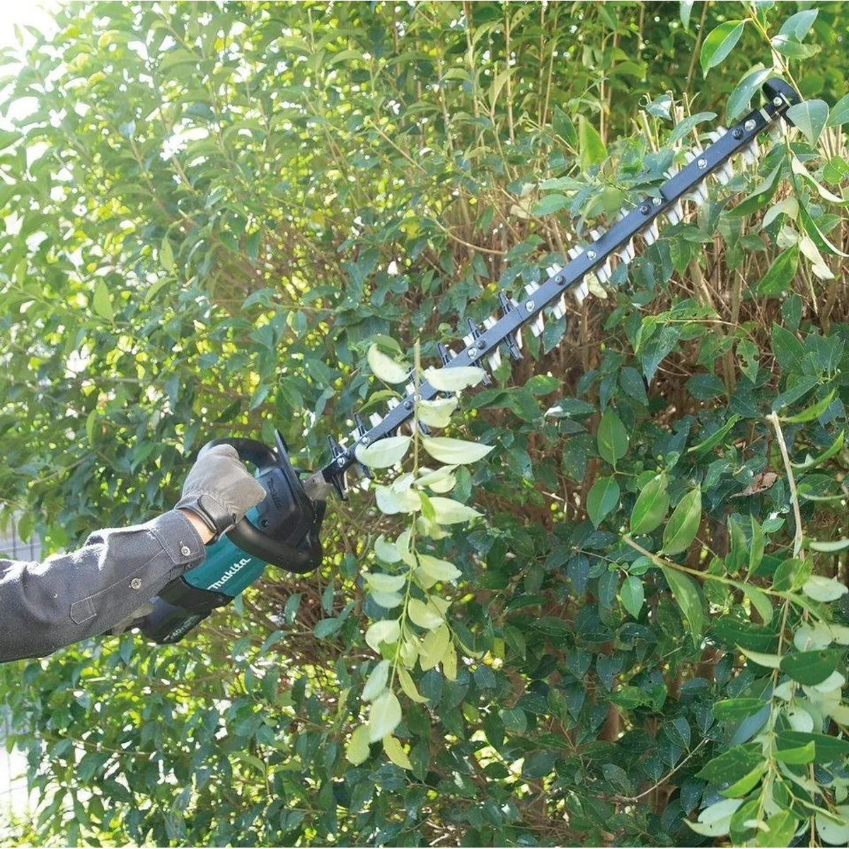 Makita Akku-Heckenschere XGT UH007GD201, 40V, 75 cm, 25 mm, 2 x 2,5 Ah Li-Ion 2