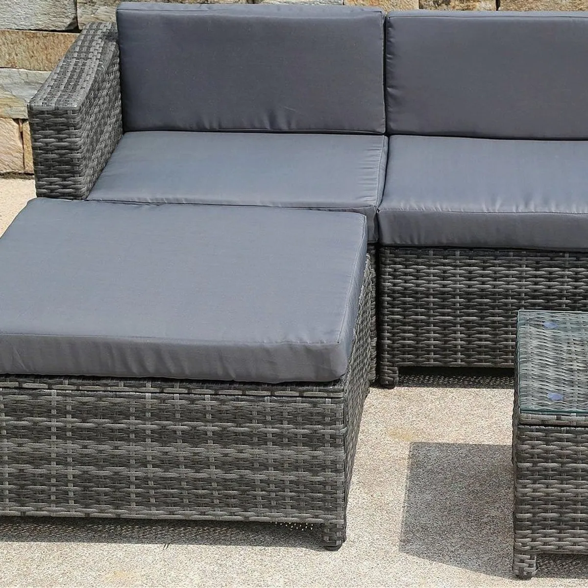 Melko Loungeset, graues Polyrattan, modernes Design — inkl. Tisch, Sofa & Hocker 4