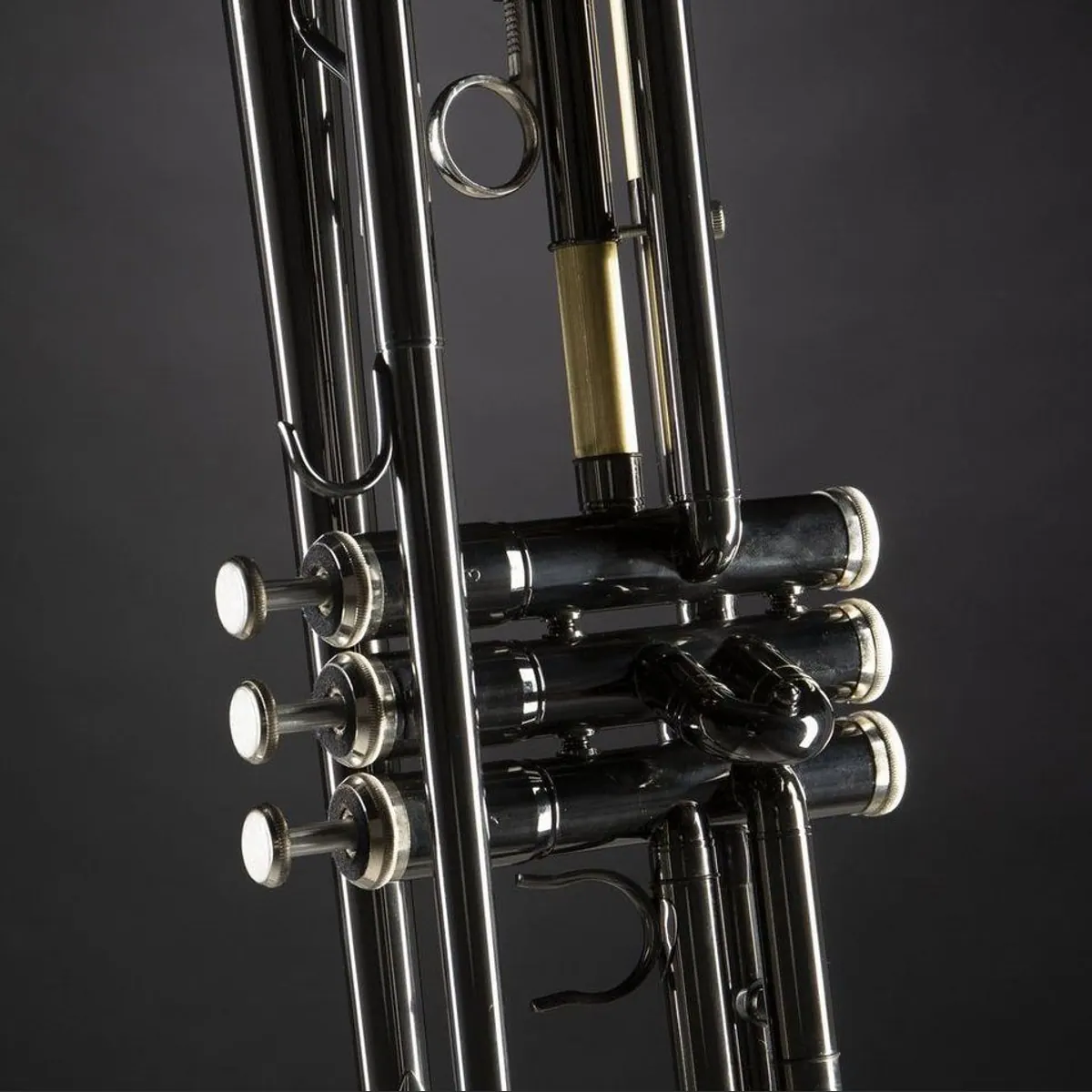 Monzani MZTR-118 Bb-Trompete, heller Klang, leichtes Gewicht, stylishes Anthrazit 4