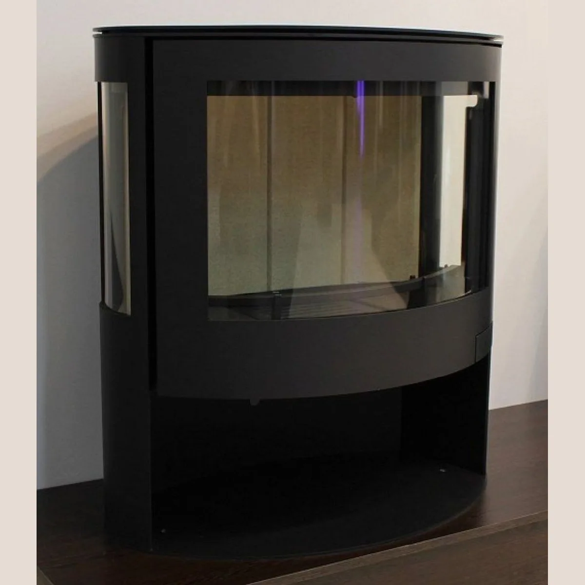 Panadero Kaminofen IRIS, 8,3 kW, Panorama-Sichtscheibe, robustes Stahlblech, großes Holzfach 3