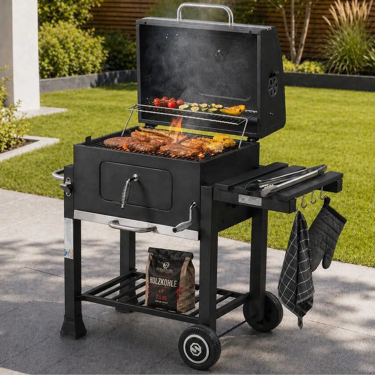 Strattore Holzkohlegrill XL, höhenverstellbar, fahrbar, mit Ablageflächen