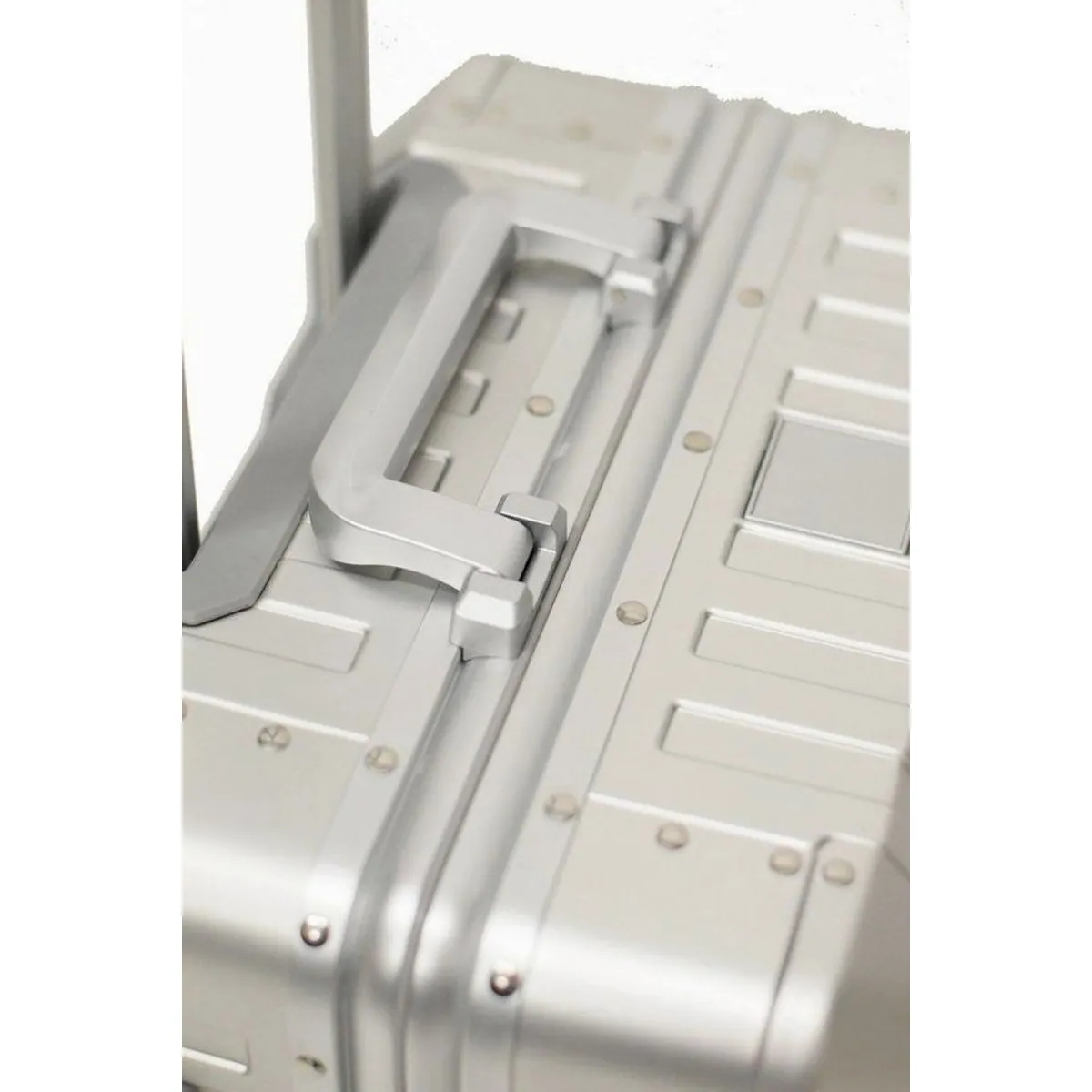 Zimmert Leather T-257 Koffer, robustes Aluminium, TSA-Schloss, 4 Rollen, elegantes Design 5